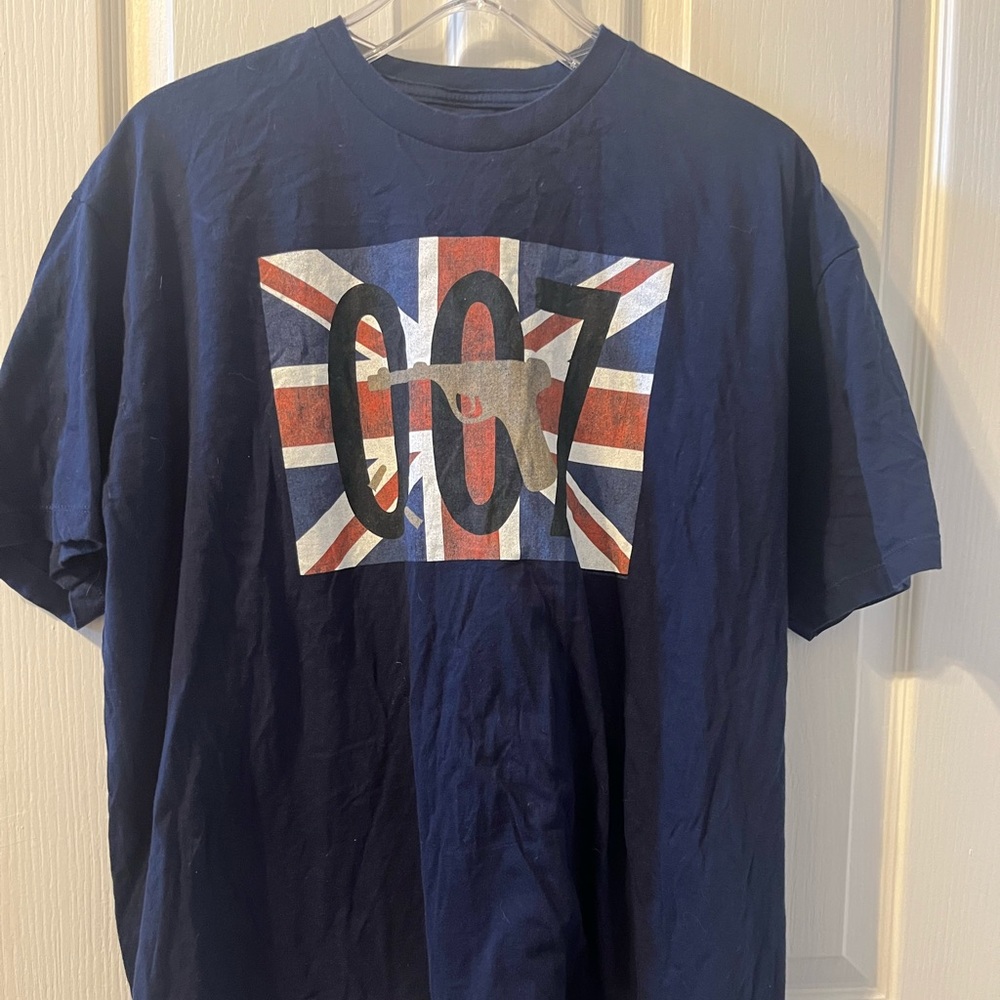 Men’s XXL James Bond 007 Fun Shirt w/ Union Jack

Topless California brand

E